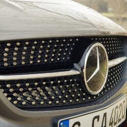 Diamond-Grill des 2015 Mercedes-Benz CLA 250 4MATIC Shooting Brake OrangeArt Edition