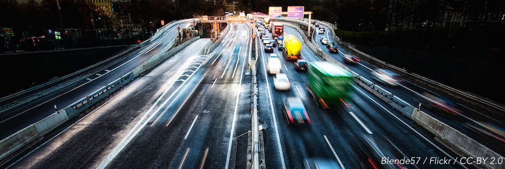 Autobahn bei Nacht