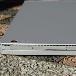 Microsoft Surface Book zugeklappt