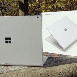 Microsoft Surface Book Rückseite und Karton