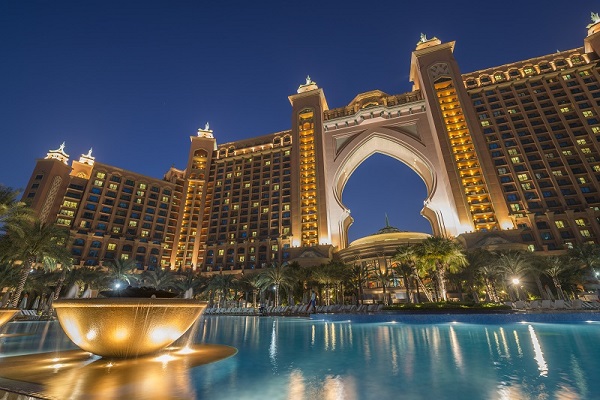 Atlantis The Palm Dubai Außenansicht bei Nacht