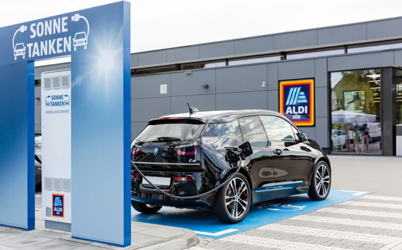 Aldi, E-Tankstelle, Elektroauto, Ladesäule, Ladestation