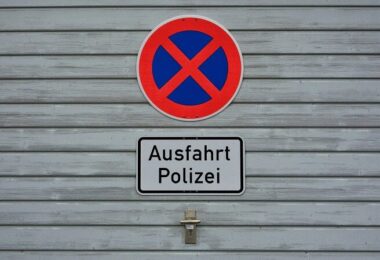 Halteverbot, Polizeiausfahrt, Verkehrsregeln