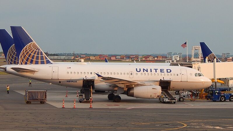 United, Fluggesellschaft, Flugzeug, Flughafen