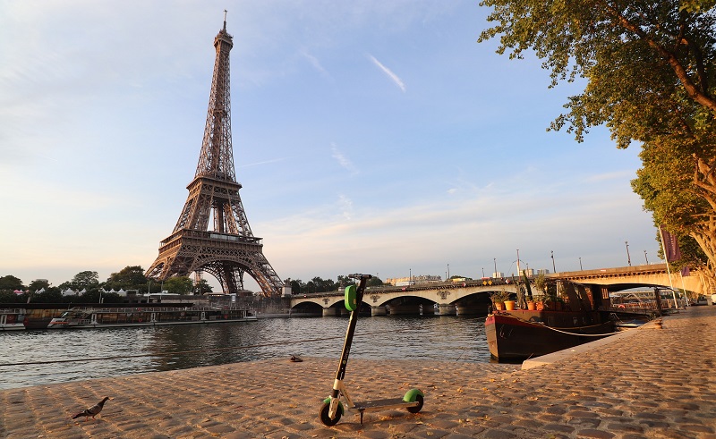 Paris, Eiffelturm, Lime, E-Scooter, E-Roller, E-Tretroller