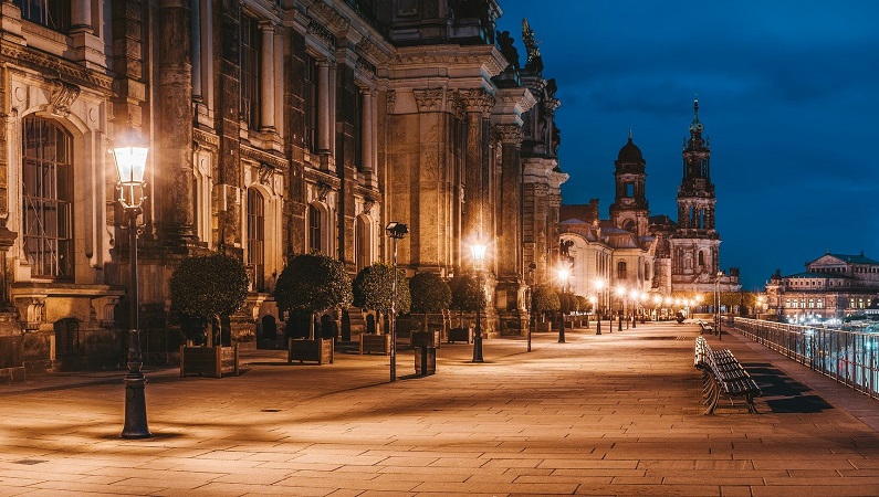 Dresden, Deutschland, Elbpromenade, Elbe, Fluss, Altstadt