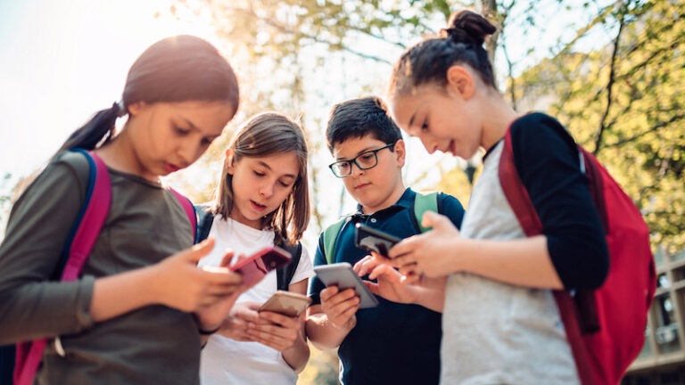 Handyverbot: Großbritannien Will Smartphones An Schulen Verbieten