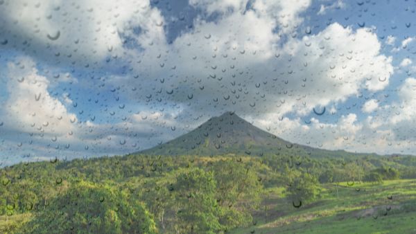 In diesen Ländern regnet es am meisten, Regen, Regenzeit, Tropen, Klima, Niederschlag, CIA, Monsun, Trockenzeit