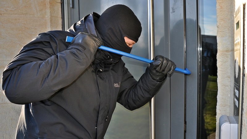 10 Tipps, um dein Zuhause in der Urlaubszeit vor Einbrechern zu schützen