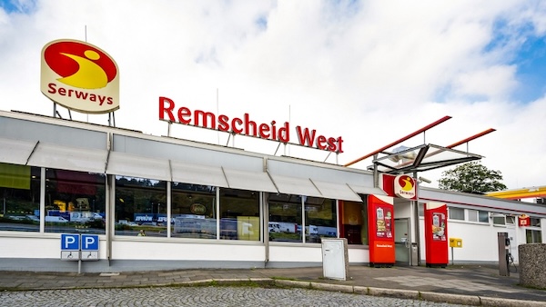  tanken, autobahn, reise, fahren, stopp, pause, rast, rastanlage, unterwegs, auto, straße, tankstelle