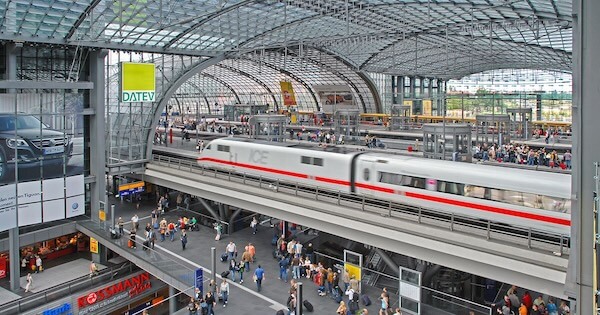 Mobilität, öffentlicher Nahverkehr, Fernverkehr, öffentliche Verkehrsmittel, Zug, Transport, Train