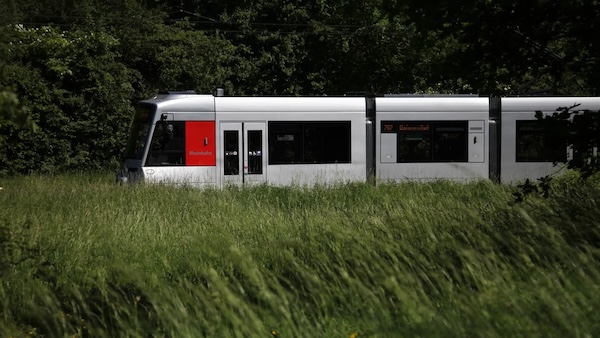 ÖPNV, Nahverkehr, Mobilität, Bus, Bahn, Zug, Tram, Linie, Straßennetz, Straßenbahn, U-Bahn, Passagier, Fahrgäste