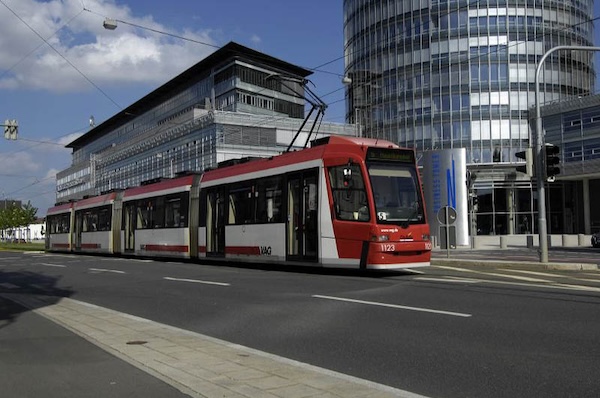 ÖPNV, Nahverkehr, Mobilität, Bus, Bahn, Zug, Tram, Linie, Straßennetz, Straßenbahn, U-Bahn, Passagier, Fahrgäste