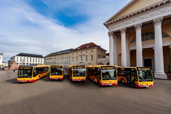 ÖPNV, Nahverkehr, Mobilität, Bus, Bahn, Zug, Tram, Linie, Straßennetz, Straßenbahn, U-Bahn, Passagier, Fahrgäste