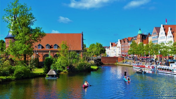 Smart City, Stadtkonzept, Stadtentwicklung, München, Dresden, Nürnberg, Stuttgart, Ulm, Vernetzung, intelligente Verkehrssysteme, Energie, Strom, App, Internet, Mobilität, Netzwerk, Telekommunikation, IT