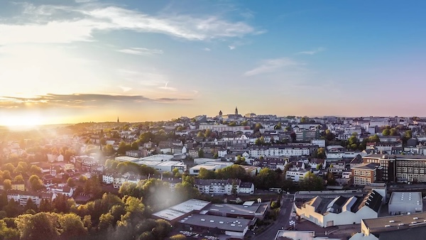 Geld, Hausbesitz, Immobilien, Miete, Wohnen, Stadt, Region, Hausbesitzer, Grundstück, Finanzierung 