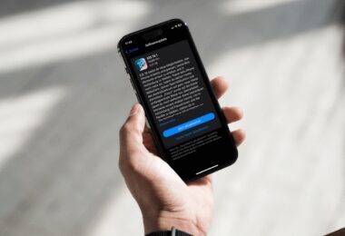 iOS 18.1, Software-Update, Apple, iPhone, Apple Intelligence, Installieren, Laden, Smartphone, Handy, Mobile Endgeräte, KI, Künstliche Intelligenz, Siri, Fotos, Texte, Nachrichten, Mitteilungen