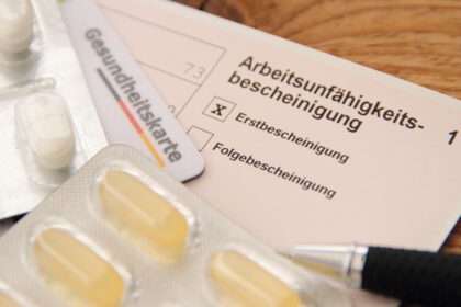 Branchen Krankenstand, Job, Arbeit, AU, Arbeitsunfähigkeitsbescheinigung, Arzt, Doktor, Krankheit, Krankschreibung, arbeitsunfähig, Mitarbeiter, Beschäftigte, Krankenkasse, Wirtschaft