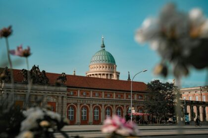 Ein Palast in der Stadt Potsdam.