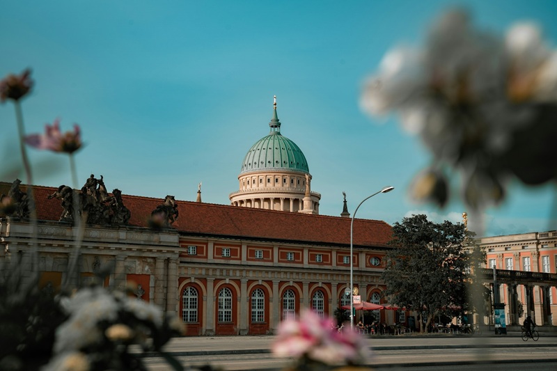 Ein Palast in der Stadt Potsdam.